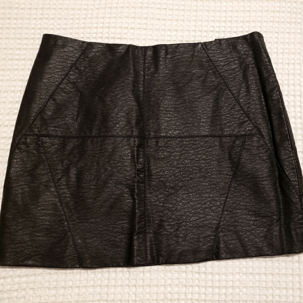 H&M - Textured Faux Leather Mini Skirt